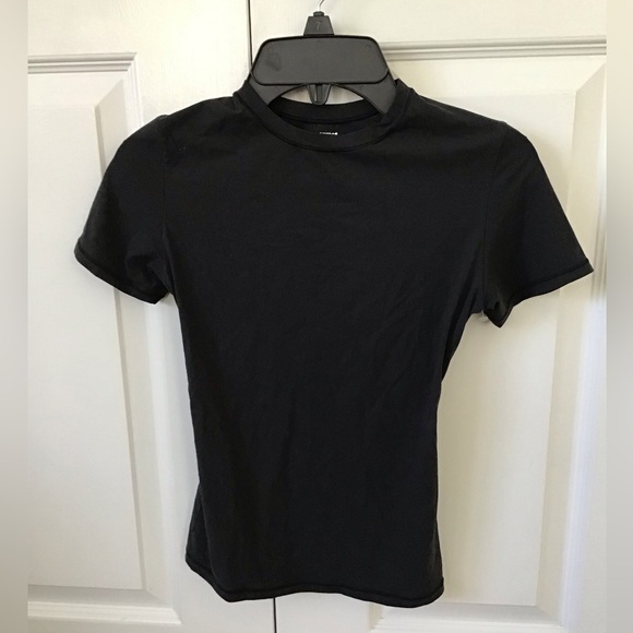 SKIMS Fits Everybody T-Shirt | Onyx - Picture 11 of 16